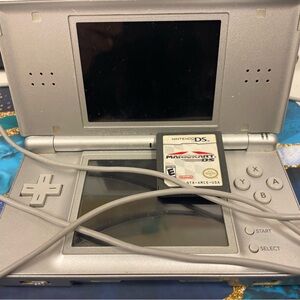 Nintendo DS Metallic Gray Handheld Console includes Mario kart game and charger